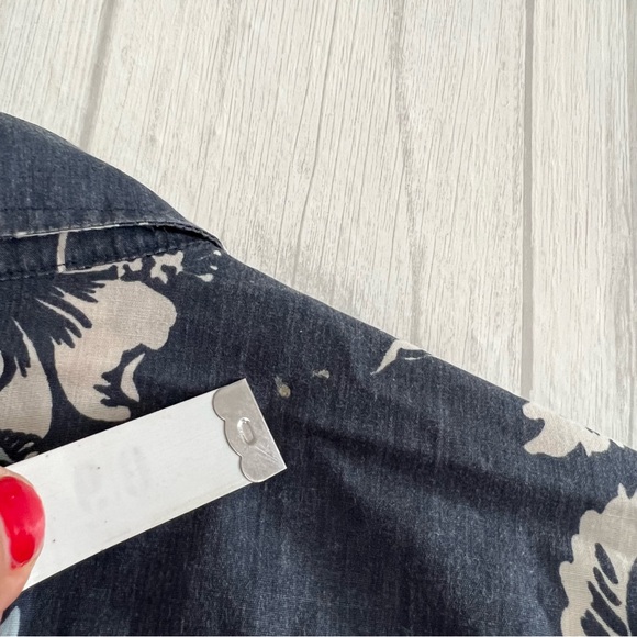 Quicksilver 90’s Vtg Vintage Cowgirl Riding A Bomb Mens Buttoned Shirt S… - Picture 8 of 8